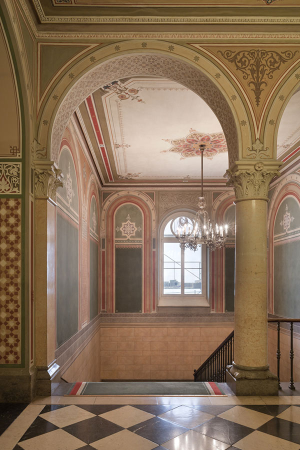 Treppenhaus zur Haupthalle