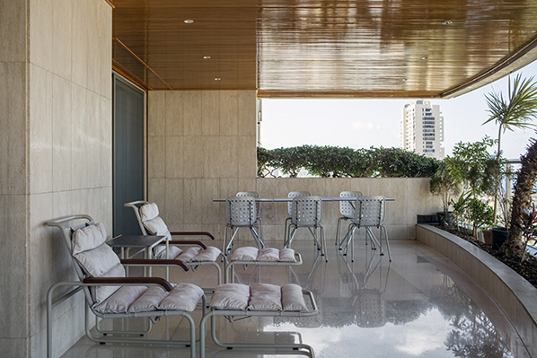 Terrasse mit Sicht auf Hafen von Beirut